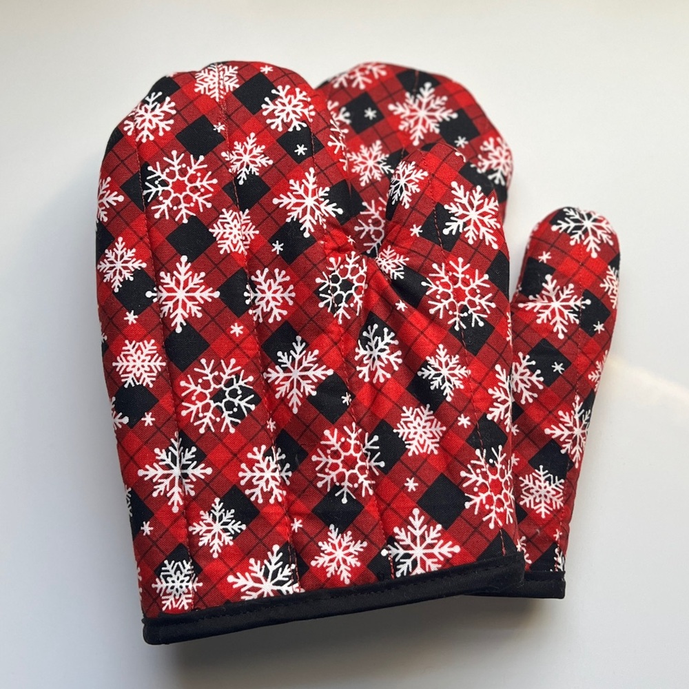 Red and Black Snowflake Oven Mitts